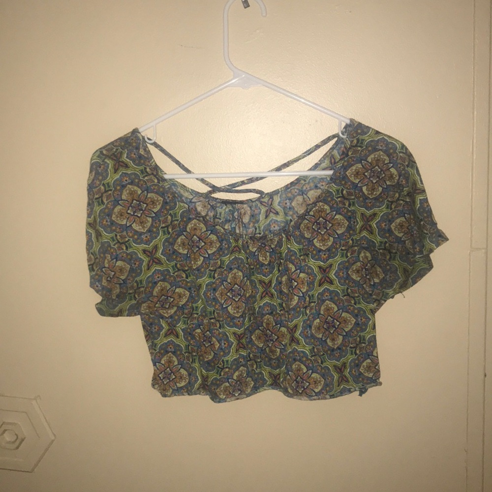 Short sleeve crop top with criss cross on the back